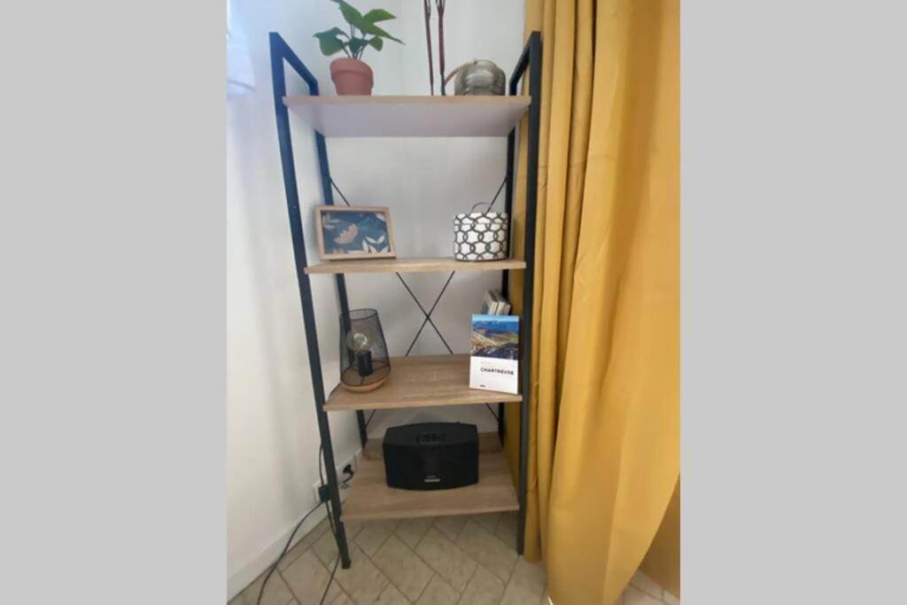 Appartement Au calme avec vue magnifique à Saint Maximin Extérieur photo